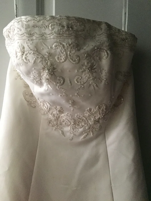 Overstock Sale David's Bridal T8740