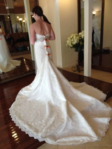While Supplies Last Other Allure Romance Size 6 - NEW WITH TAGS