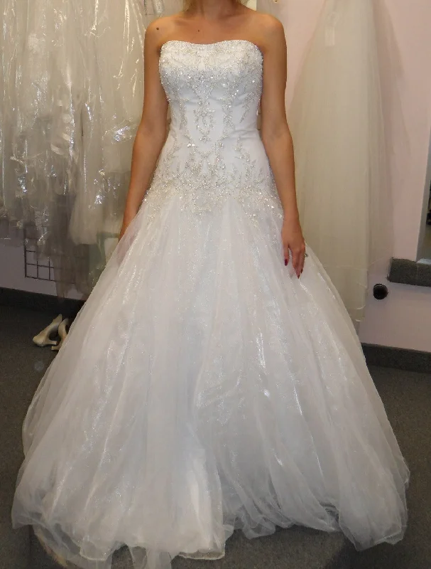 Today’s Deal David's Bridal Signature Wedding Gown & Tiara